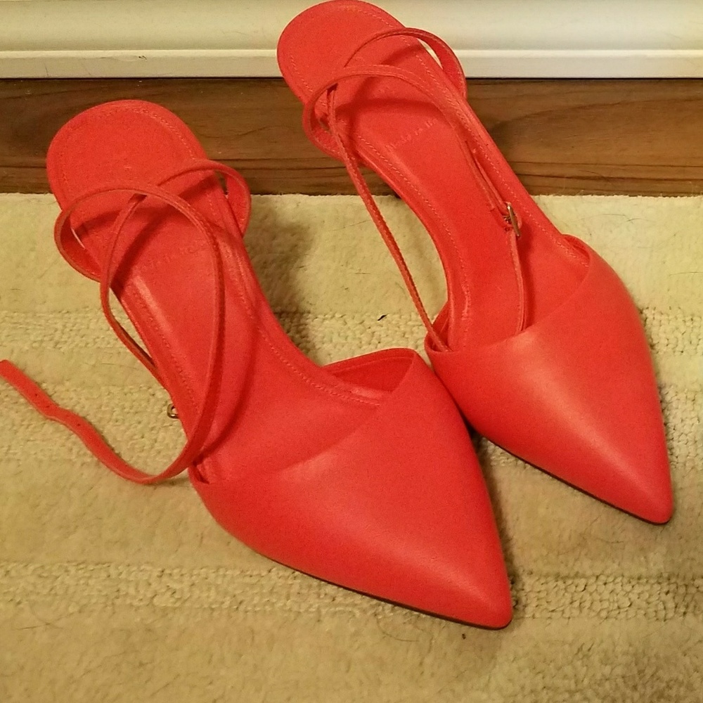 Kitten heels